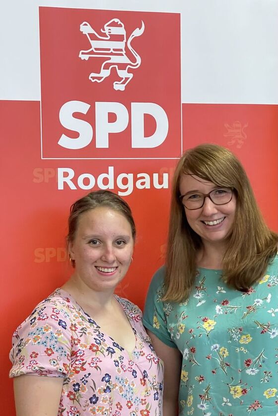 Vorsitzende Janika Martin (rechts) mit der Kandidatin für die Wahlkreiskonferenz Ann-Sophie von Wirth (links)